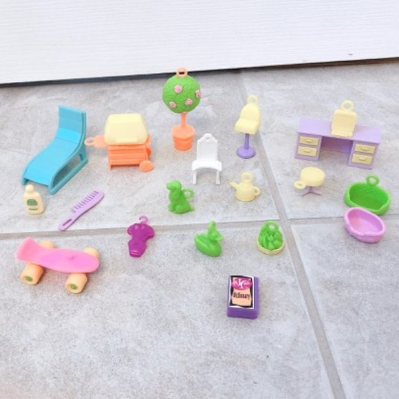 Vintage LIKE NEW Doll Accessories Furnitures - Picture 1 of 9